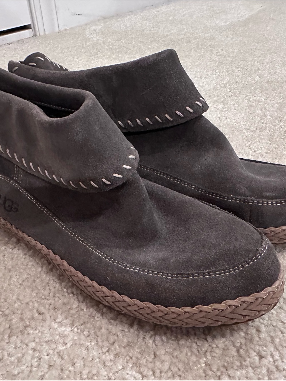 UGG womens olive green Suede Slip-On Ankle boots sz 11